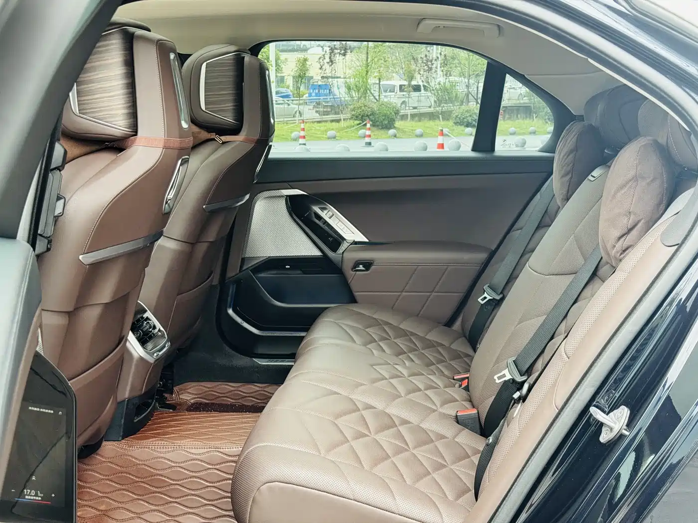 BMW 7 Series 2023 Model 740Li Leading M Sport Package фото 15