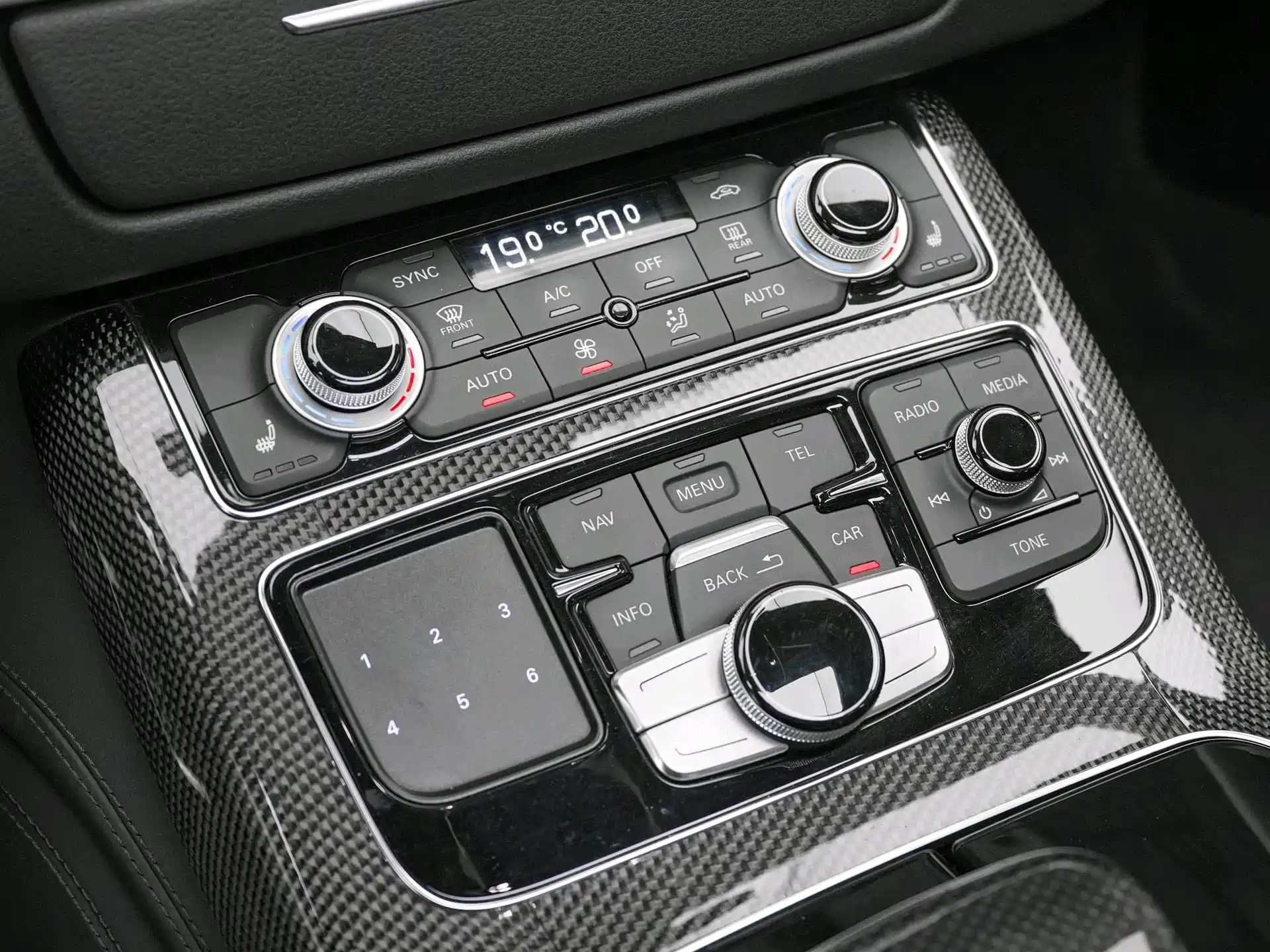 Фото 18 - Audi S8