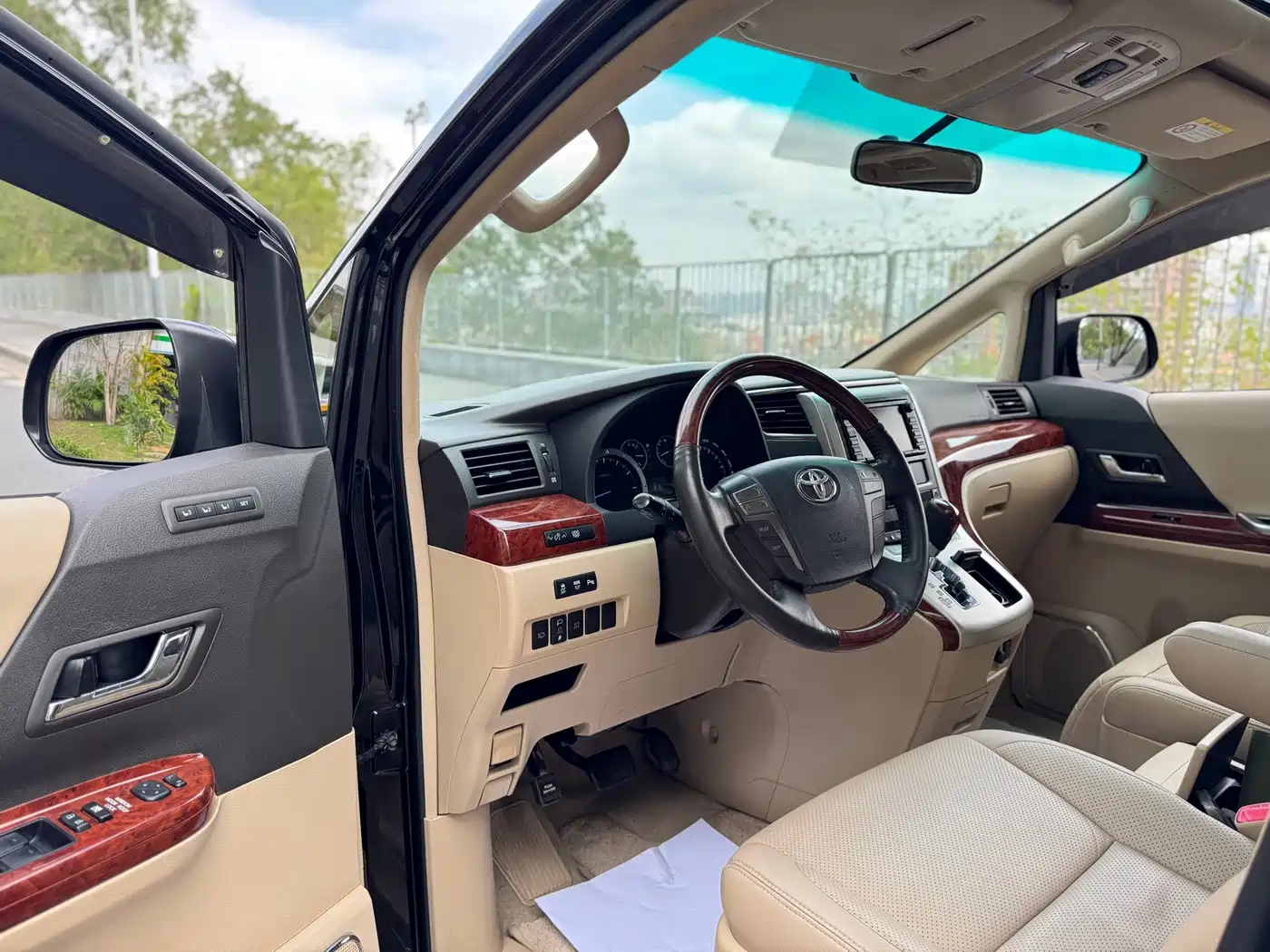 Toyota Alphard 2011 3.5L Luxury Edition фото 10