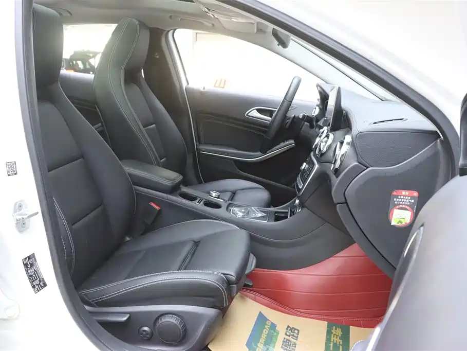 Mercedes-Benz GLA 2017 GLA 220 4MATIC Fashion фото 20