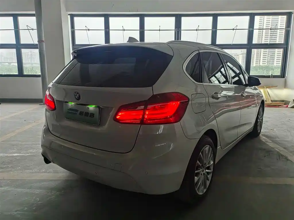 BMW 2 Series Touring 2018 218i Luxury Line фото 6
