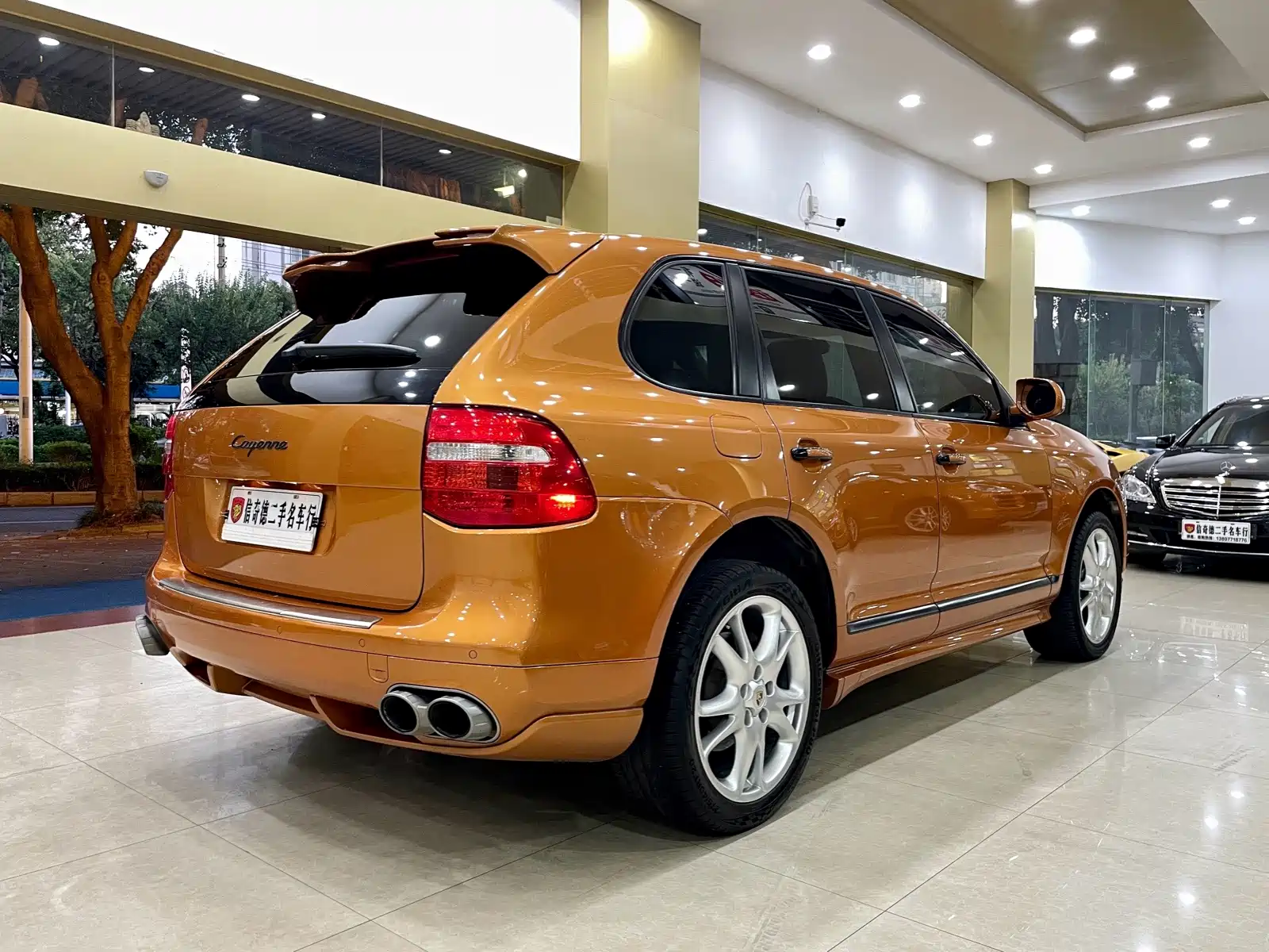 Photo 3 - Porsche Cayenne