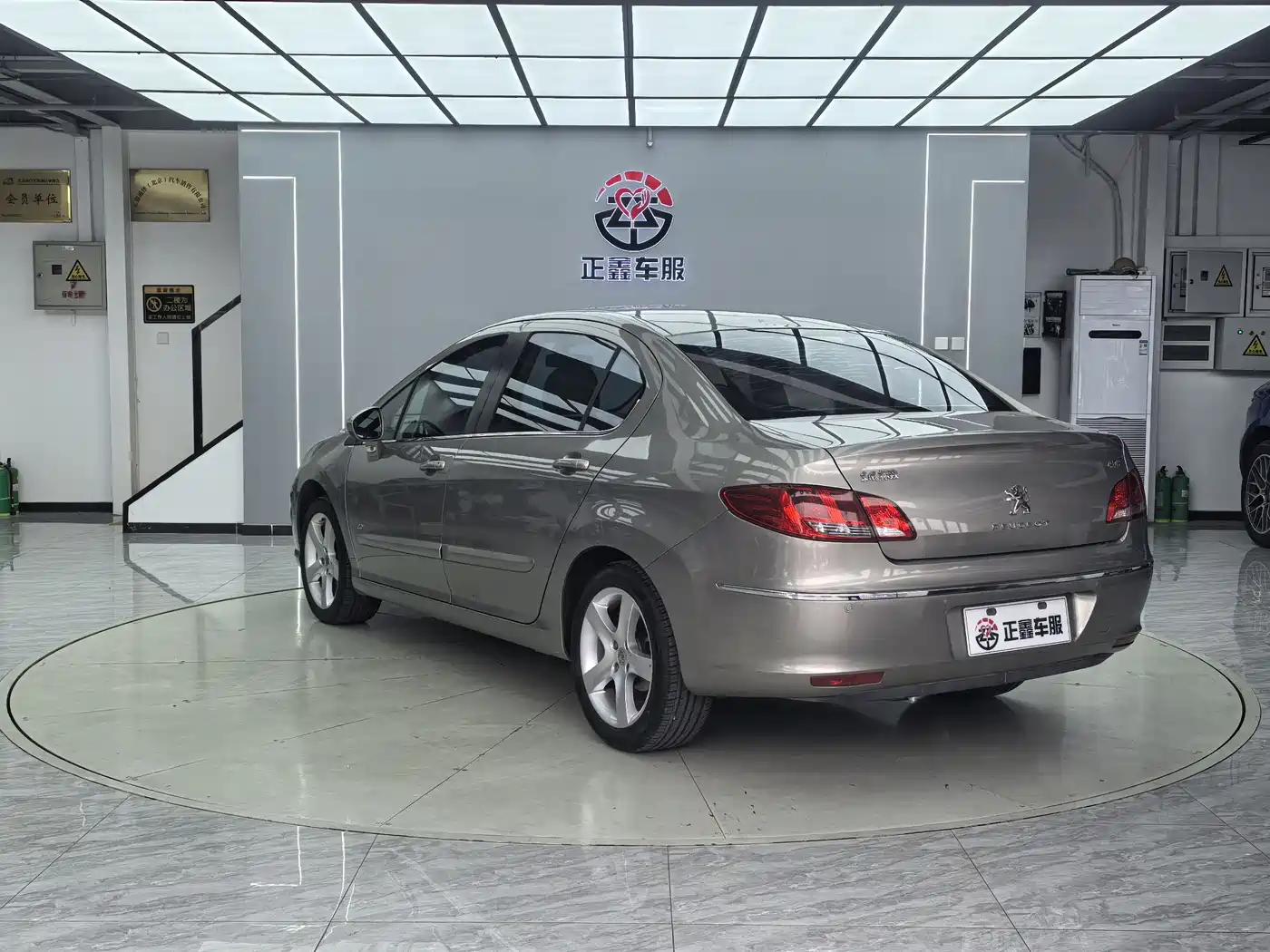 Peugeot 408 2011 2.0L Automatic Comfort Edition фото 13