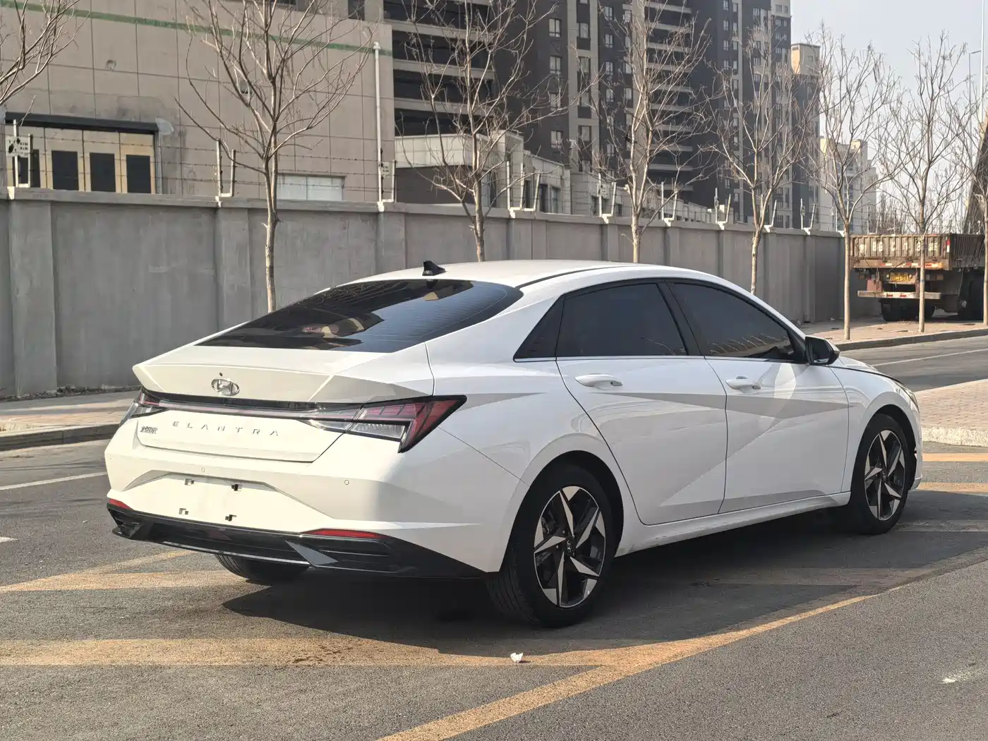 HYUNDAI ELANTRA