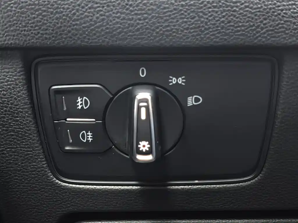 Volkswagen Magotan 2018 330TSI DSG Luxury фото 21