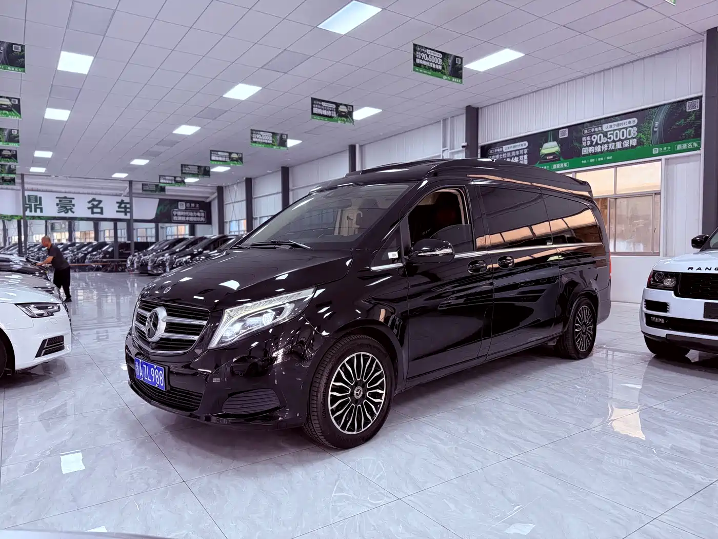 Mercedes-Benz V-Class 2018 V 260 L Premium Long Wheelbase Edition China VI