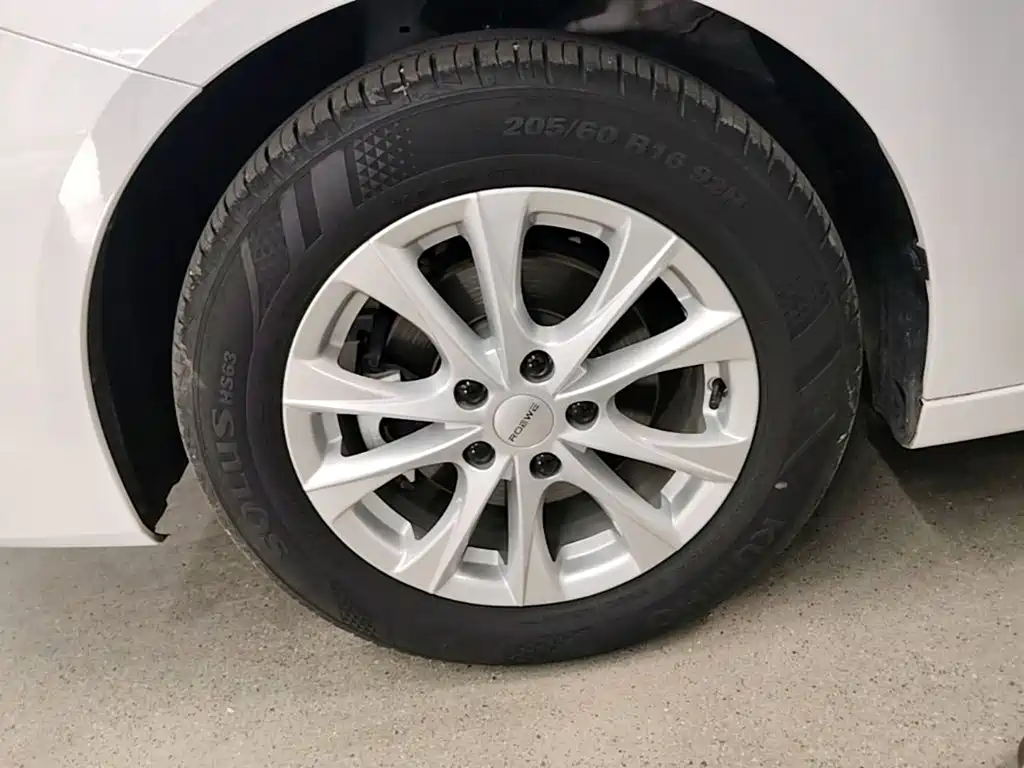 Фото 23 - Roewe i5