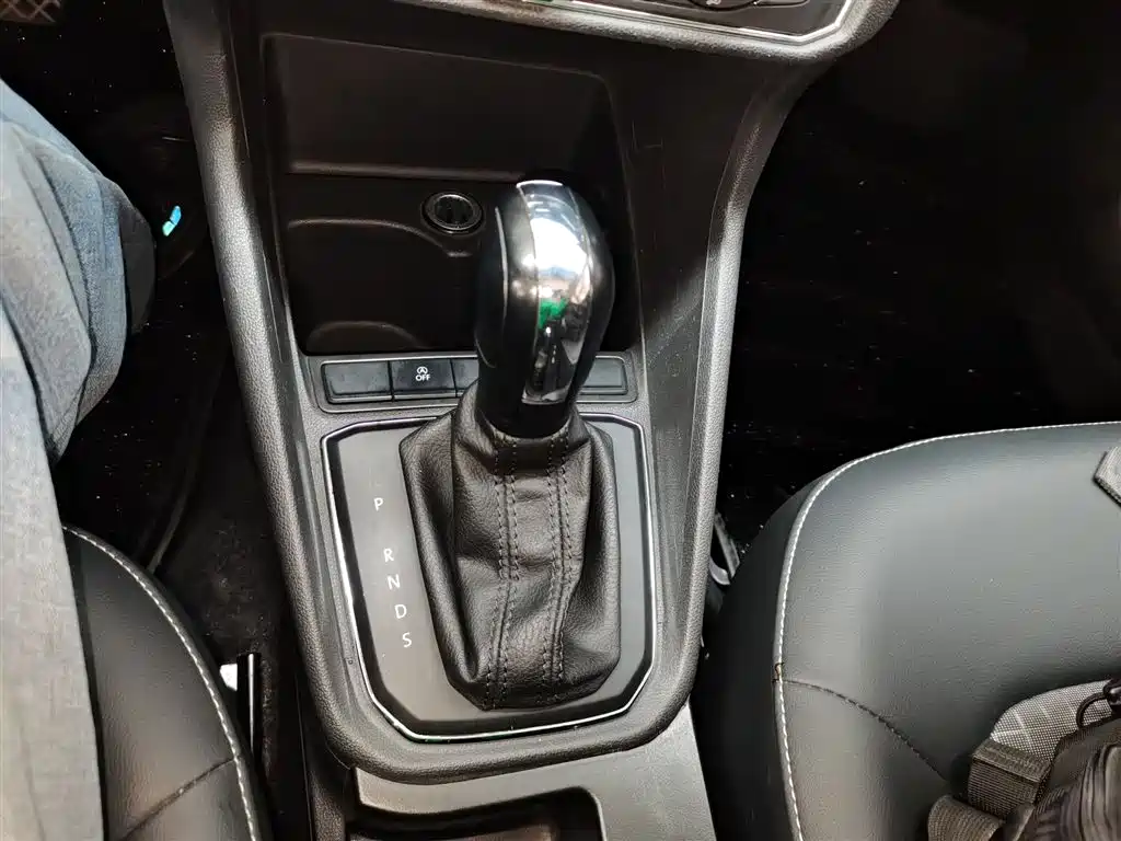 VOLKSWAGEN SANTANA
