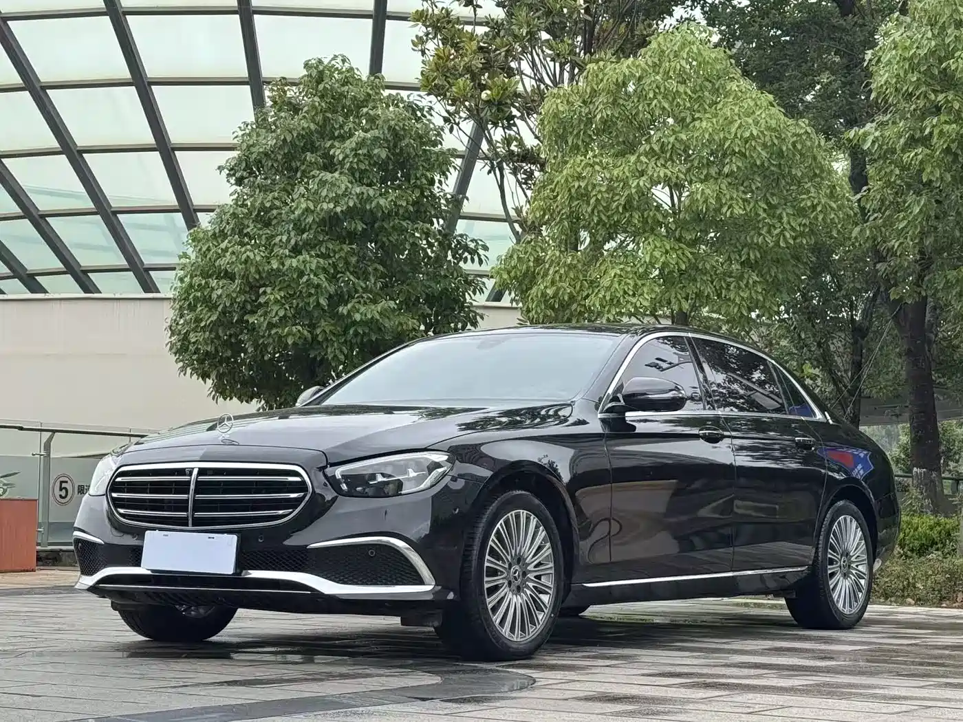 Mercedes-Benz E-Class 2023 E 300 L Fashion