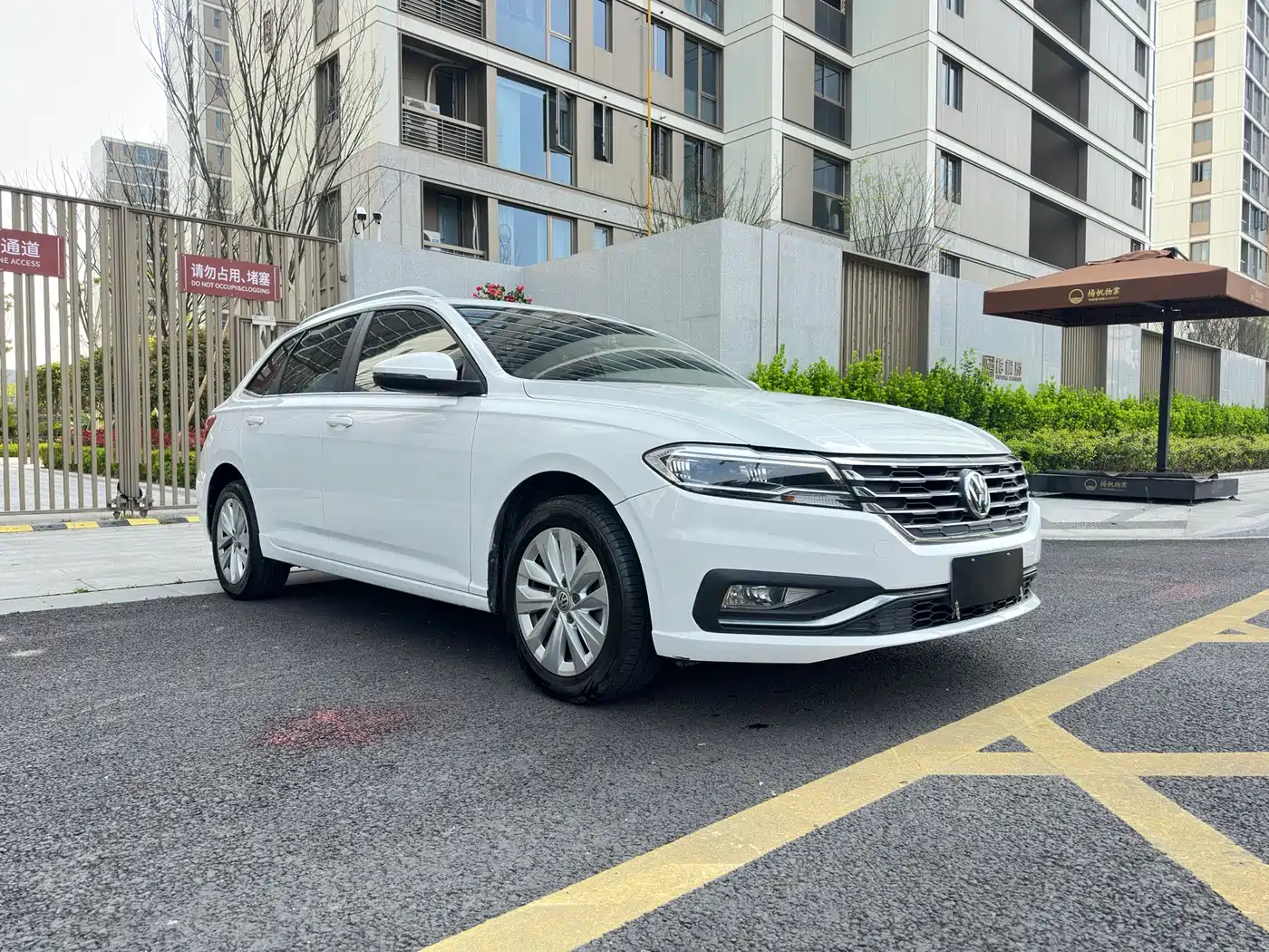 Volkswagen Lavida 2018 Hatchback 200TSI DSG Comfort Edition China V фото 3
