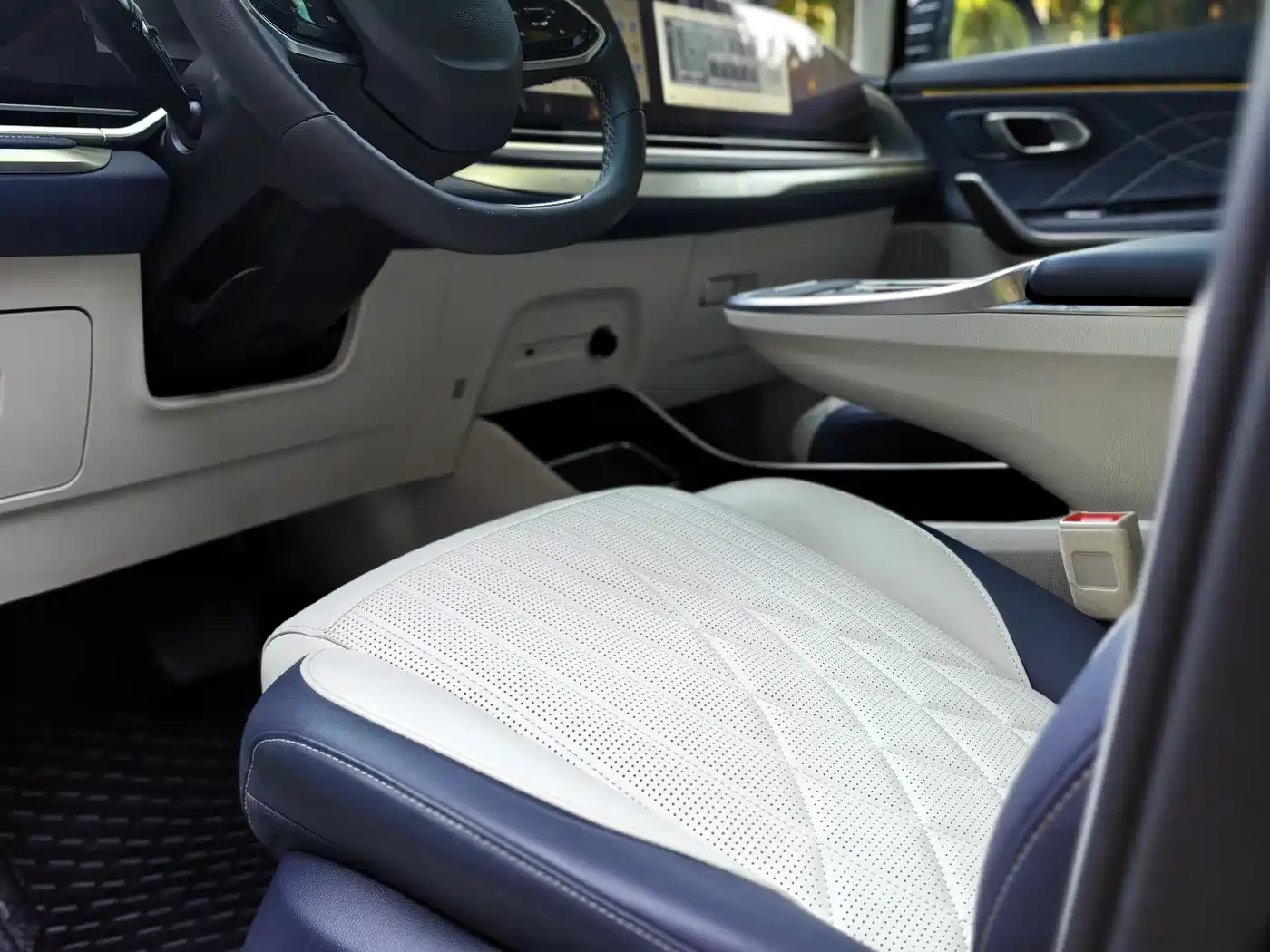 SAIC Maxus Maxus G90 2023 2.0T Interstellar 7-seater фото 5