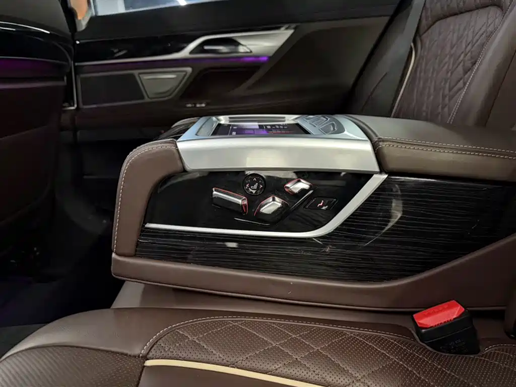 BMW 7 Series 2019 Facelift 740Li Leading M Sport Package фото 16