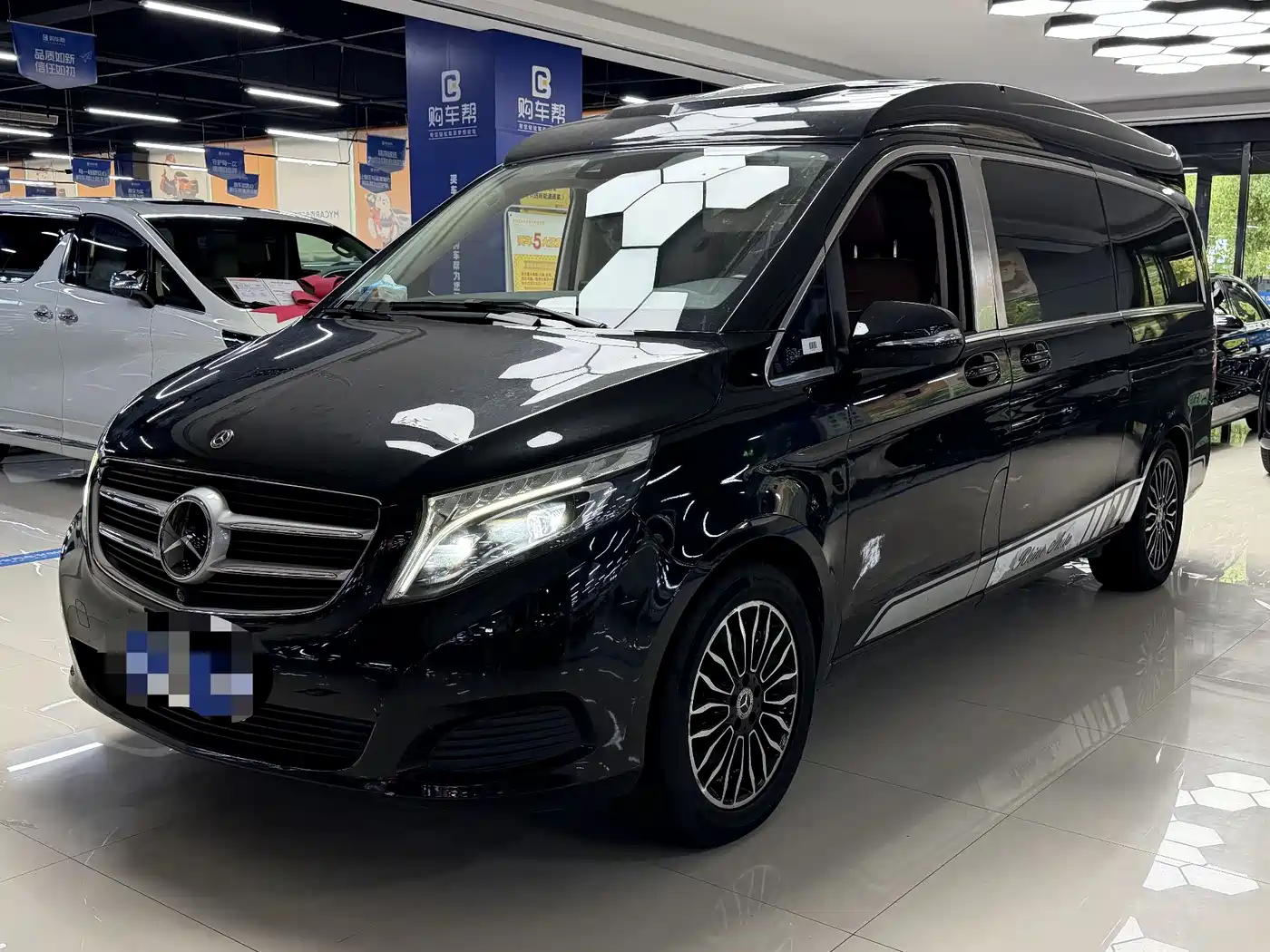 Mercedes-Benz V-Class 2018 V 260 L Premium Long Wheelbase Edition China VI