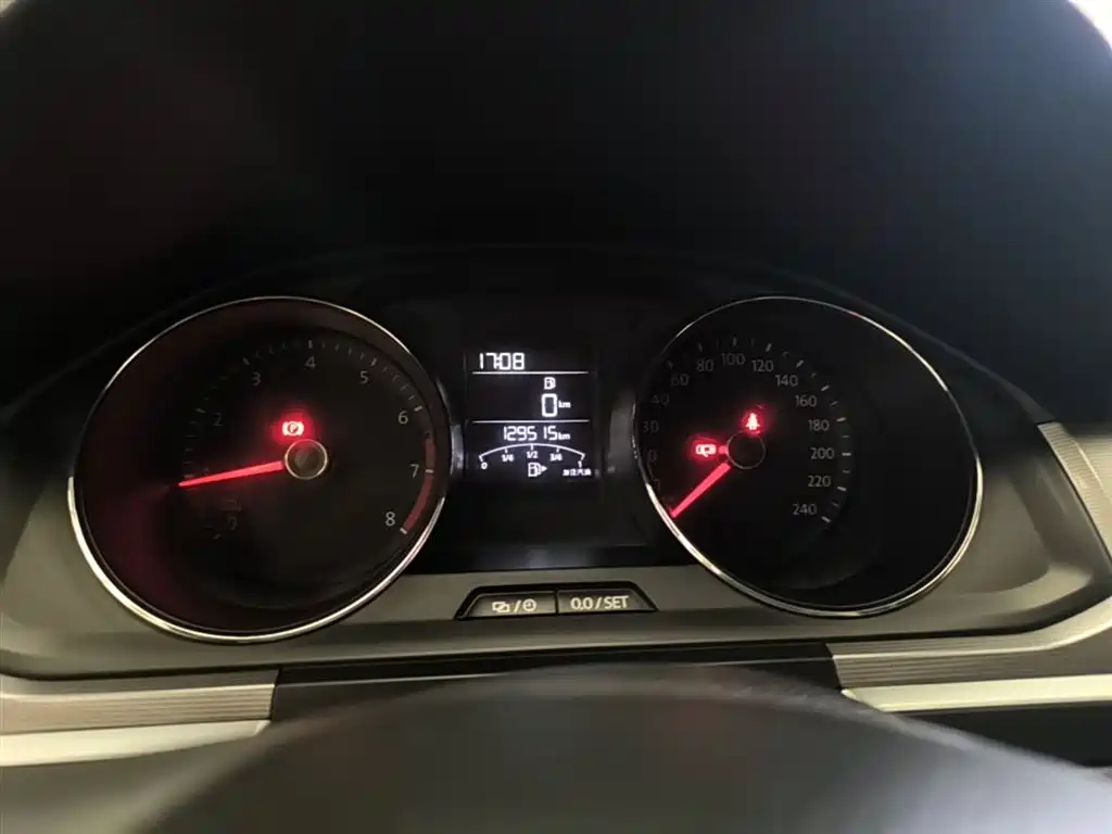Volkswagen Bora 2016 Model 1.6L Manual Fashion фото 12