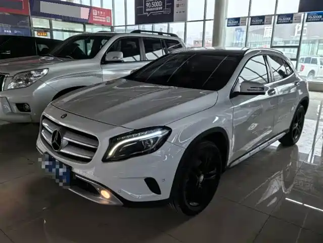 MERCEDES-BENZ GLA