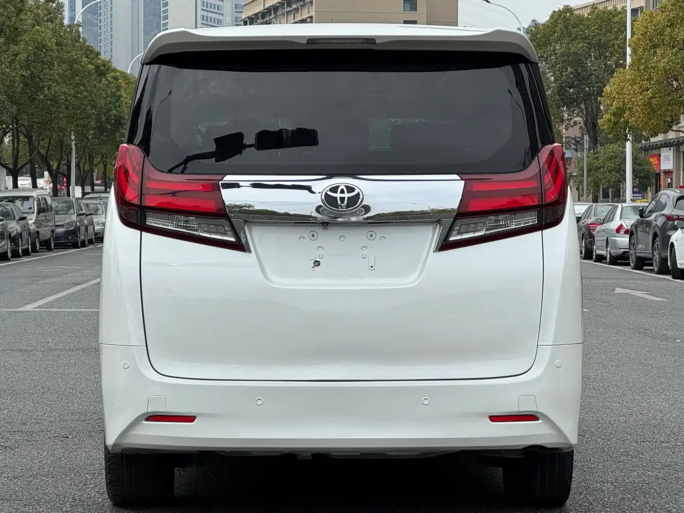 Toyota Alphard 2018 3.5L Premium фото 5