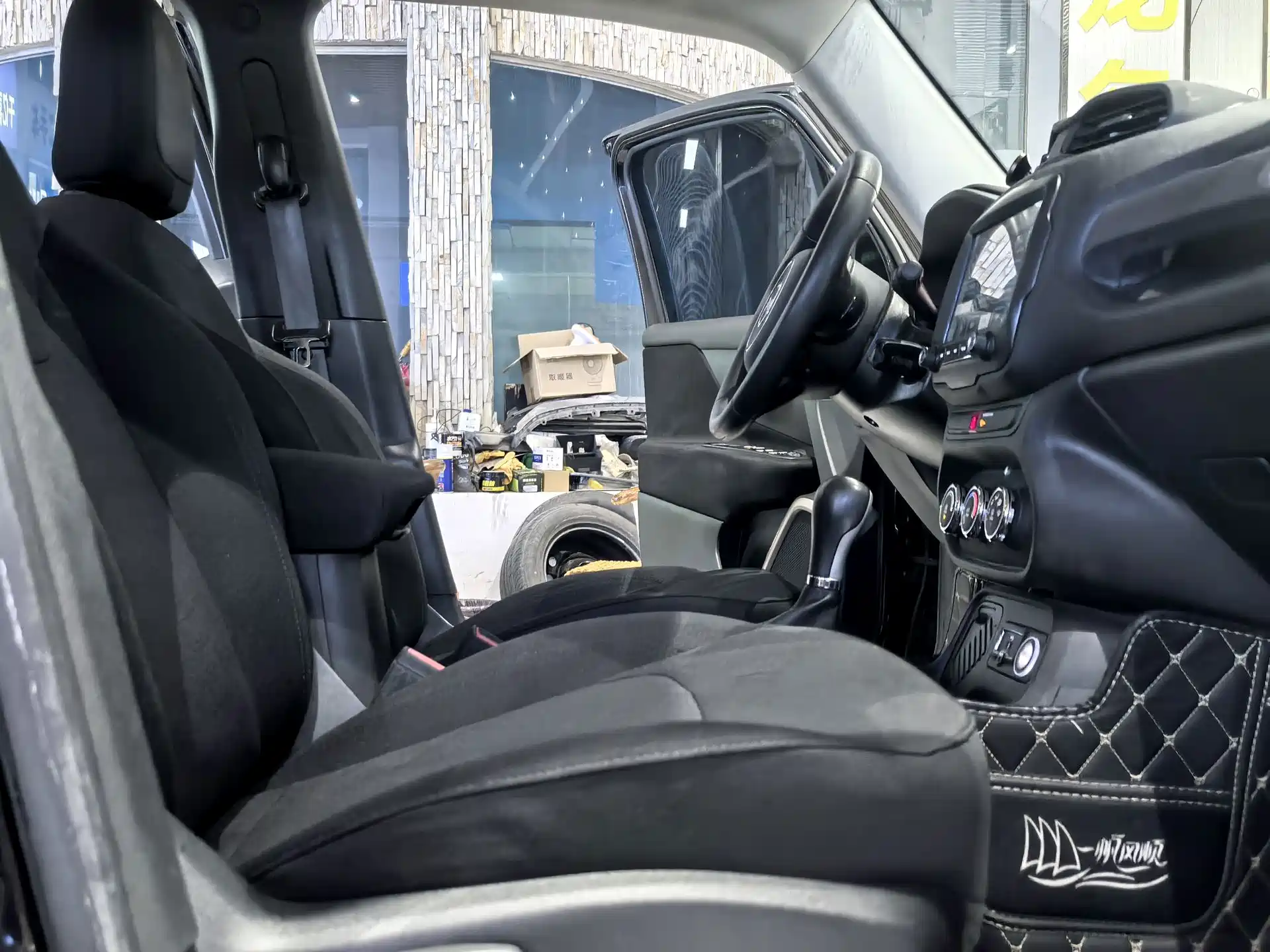 Photo 6 - Jeep Renegade