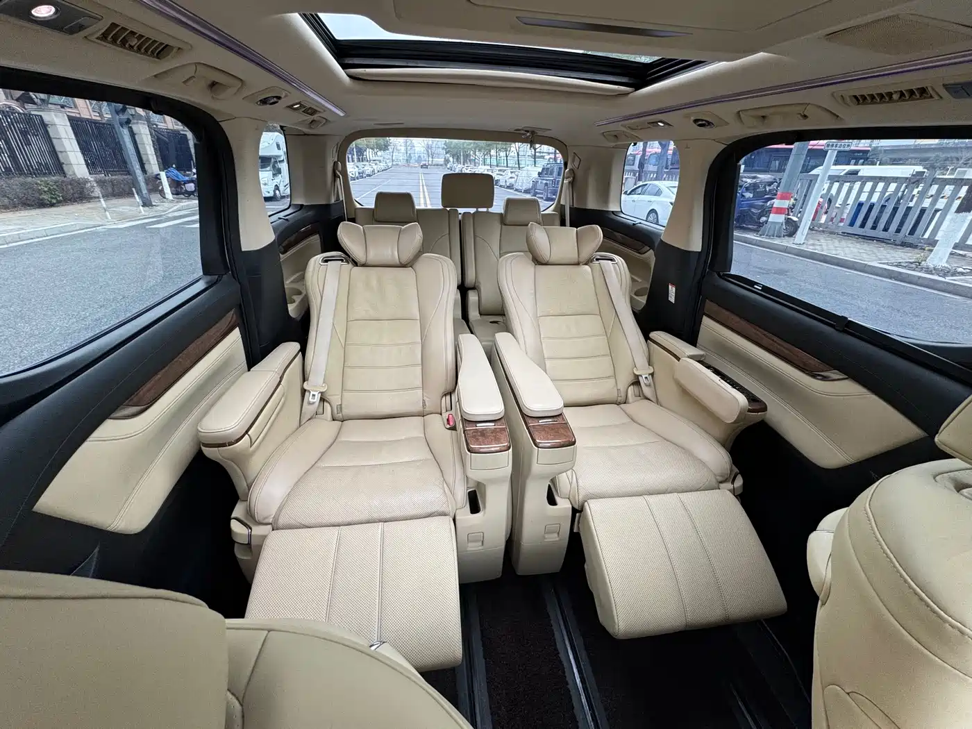 Toyota Alphard 2018 3.5L Premium фото 17