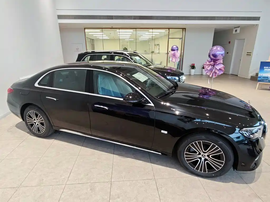 صورة 3 - Mercedes-Benz E-Class