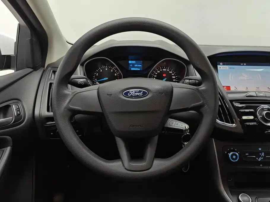 Фото 15 - Ford Focus
