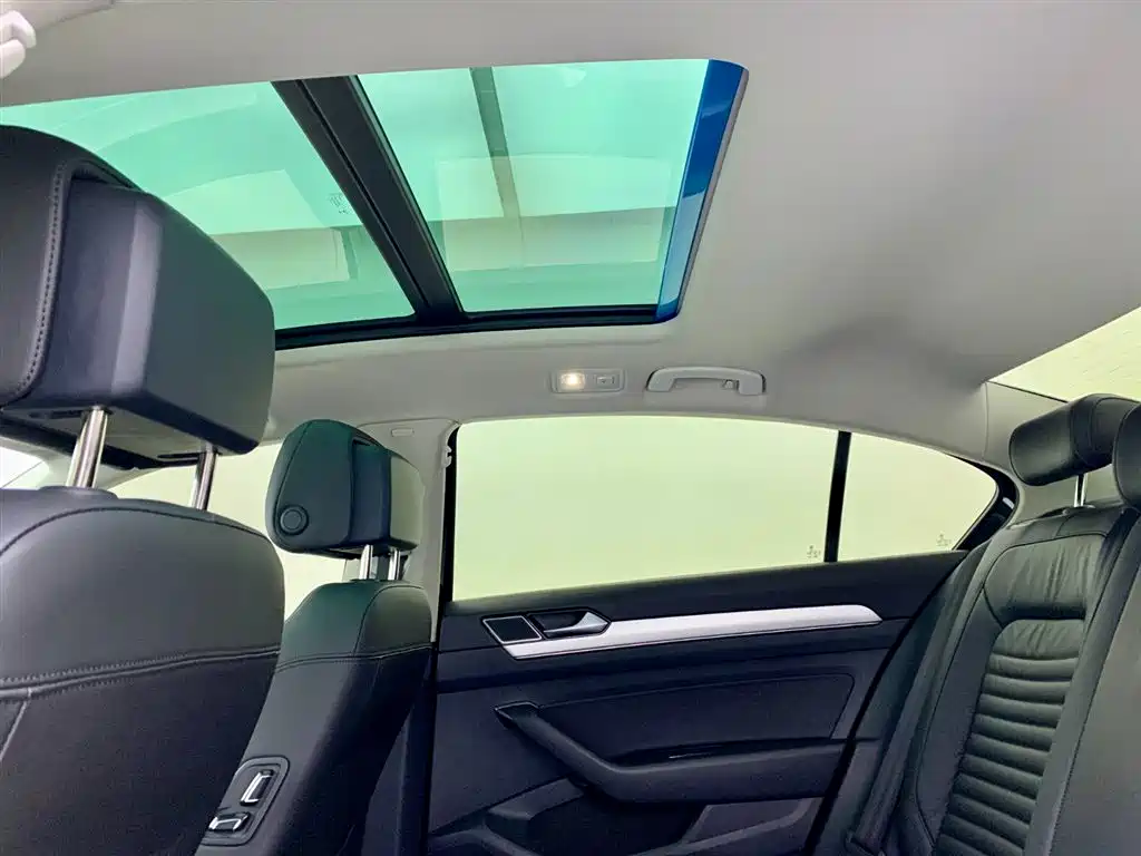 Volkswagen Magotan 2017 330TSI DSG Leading фото 25