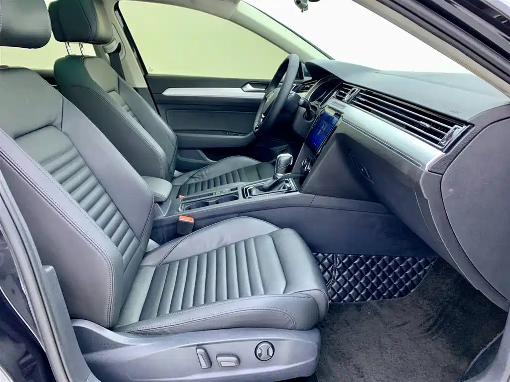Volkswagen Magotan 2017 330TSI DSG Leading фото 12