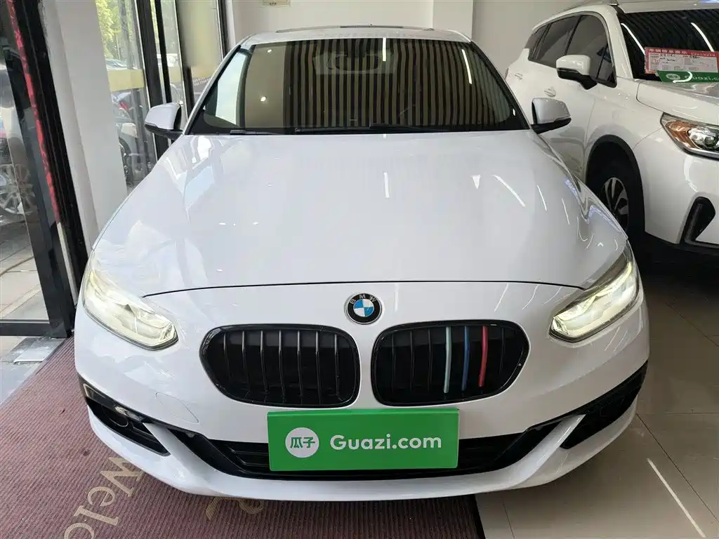 BMW 1 Series 2017 118i Sport фото 4