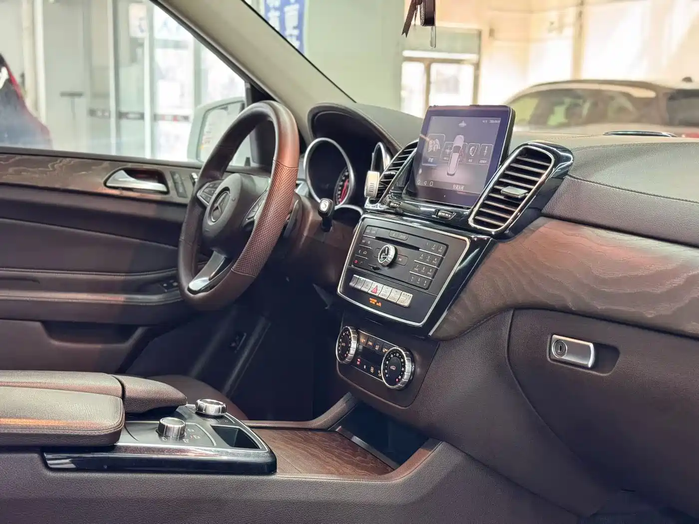 Mercedes-Benz GLE 2017 GLE 320 4MATIC Luxury фото 6