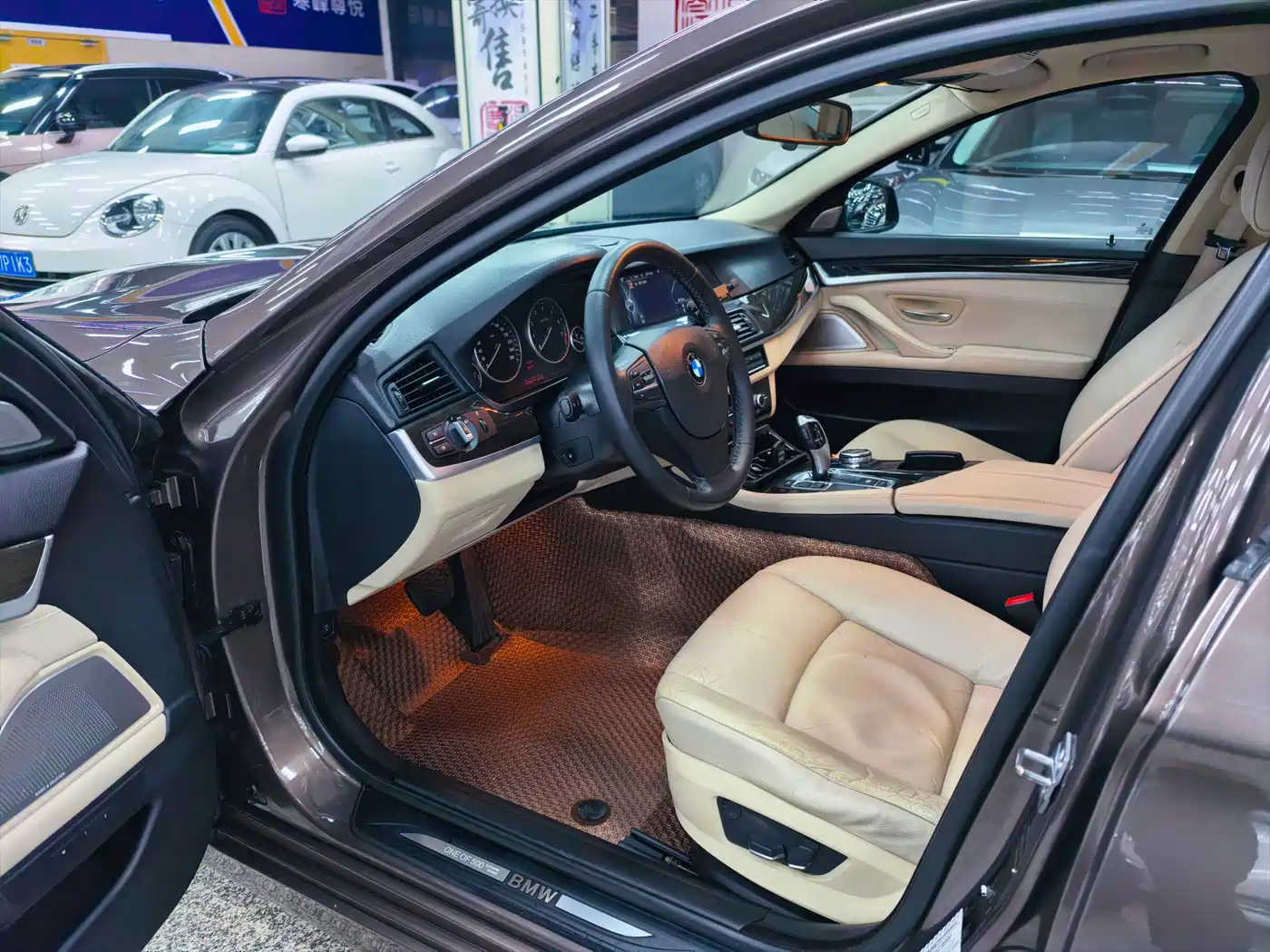 BMW 5 Series 2013 525Li Excellence Edition фото 7