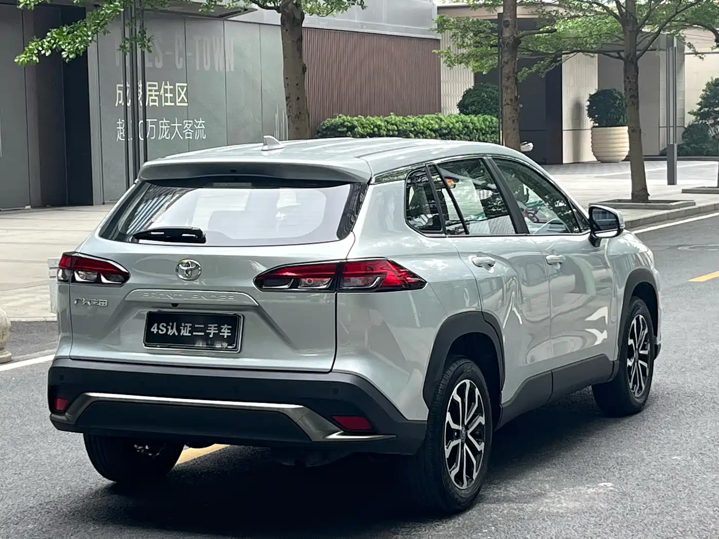 Toyota Frontlander 2023 2.0L CVT Luxury Edition фото 5