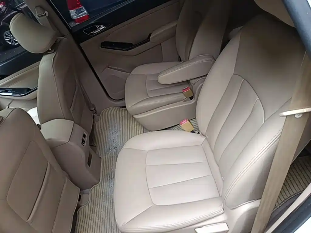 Baojun 730 2015 2014 1.5L Manual Luxury Navigation ESP Edition 7-Seater