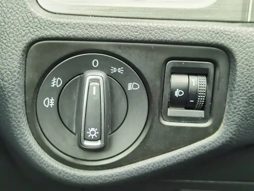 Volkswagen Golf 2016 1.6L Automatic Comfort фото 21