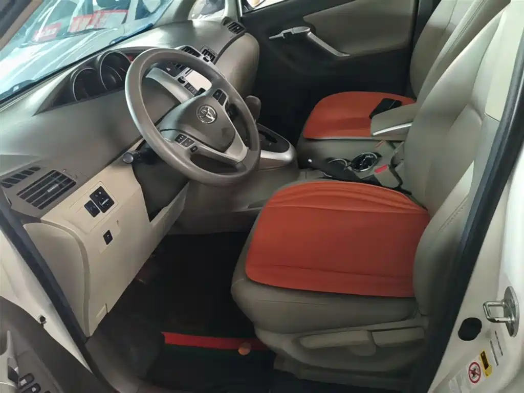 Toyota E'Z 2015 180E CVT Crossover Edition фото 15