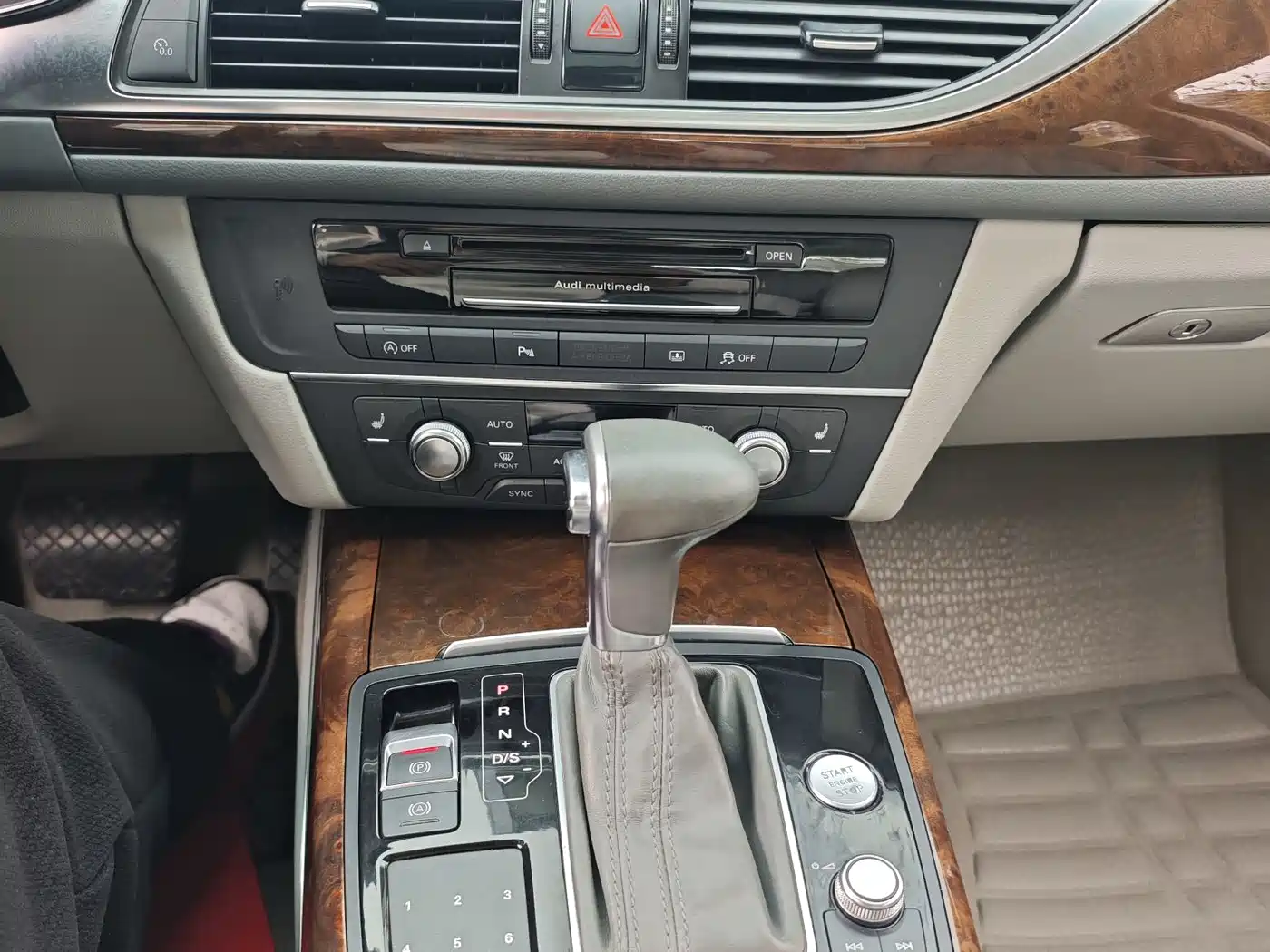Audi A6L 2014 30 FSI Comfort фото 10