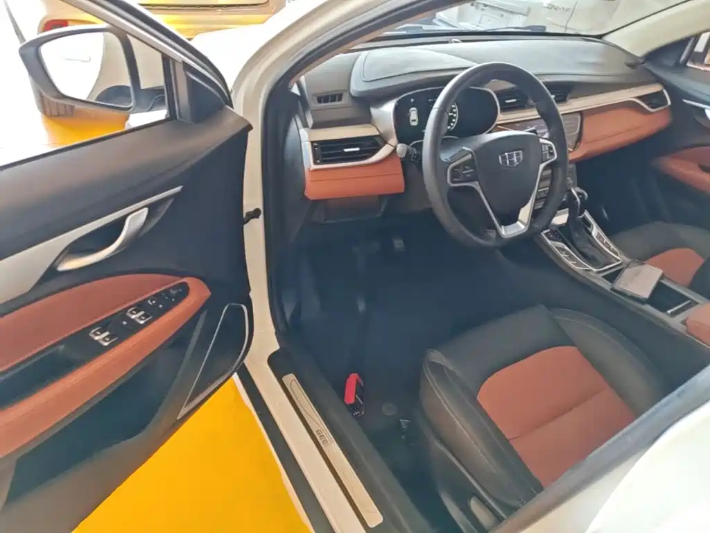 Фото 16 - Geely Vision S1