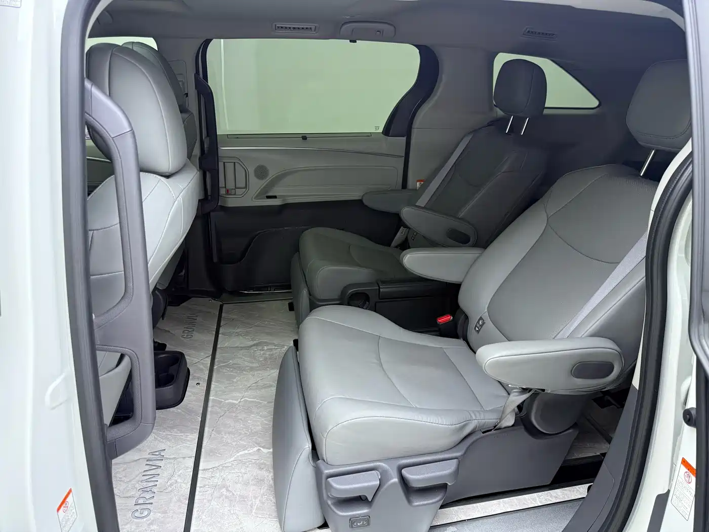 Toyota Granvia 2025 2024 2.5L Hybrid Comfort