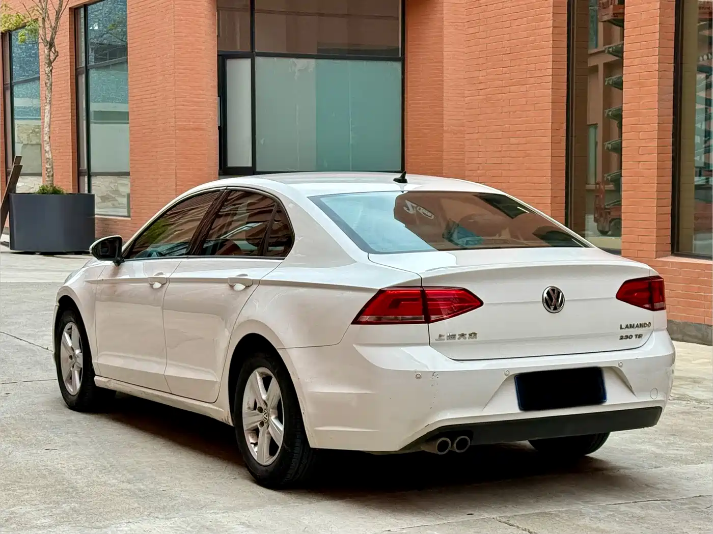 Volkswagen Lamando 2015 230TSI DSG Style фото 7