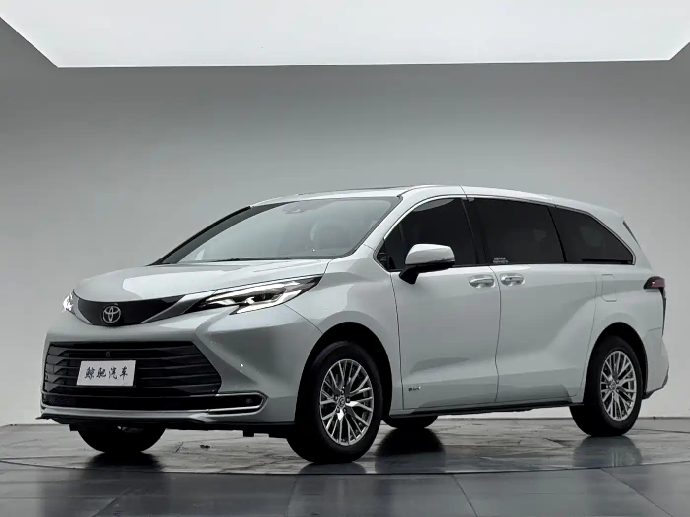 Toyota Sienna 2025 2024 2.5L Hybrid 4WD Premium Edition