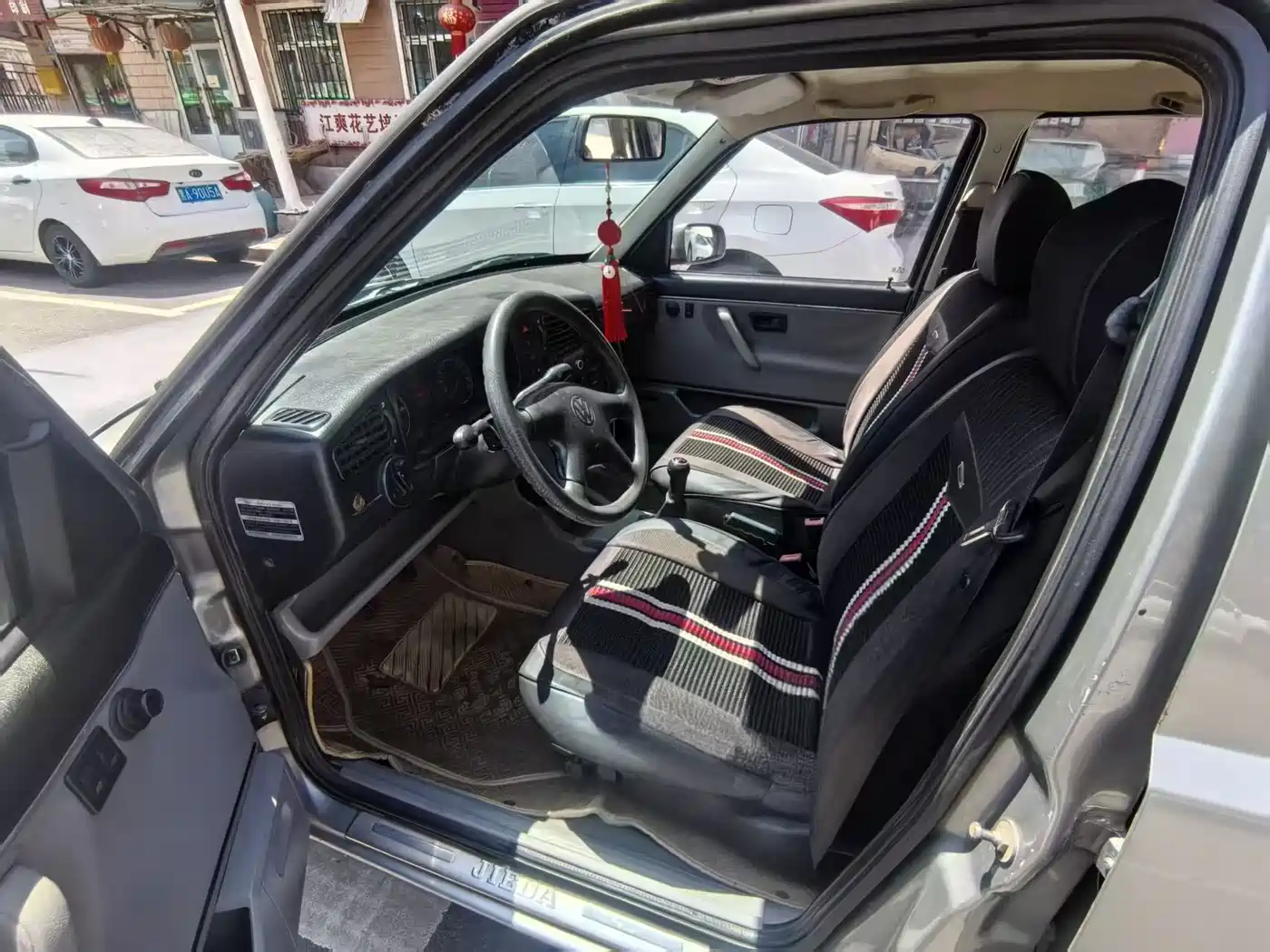 Volkswagen Jetta 2010 1.6L Partner фото 8