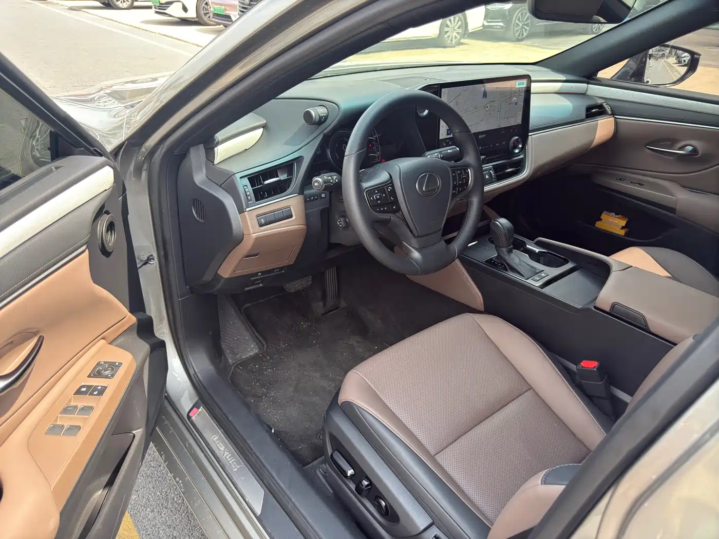 Lexus ES 2025 300h Ultimate Edition фото 4
