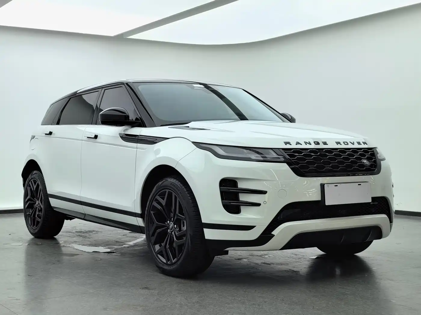Land Rover Range Rover Evoque 2022 Range Rover Evoque L 249PS R-Dynamic Luxury Edition фото 3