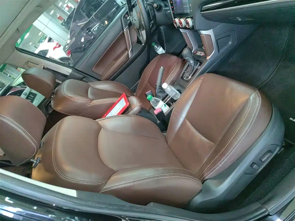 Subaru Forester 2016 2.5i Prestige Navigation Edition фото 20