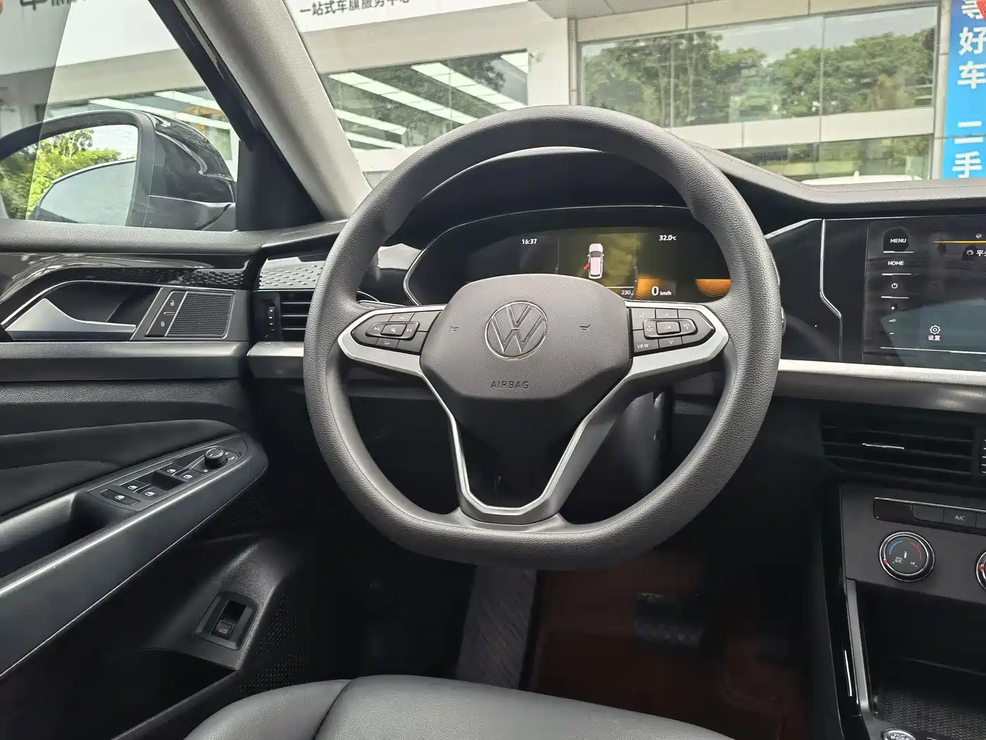 Volkswagen Passat 2024 280TSI Elite Edition фото 12