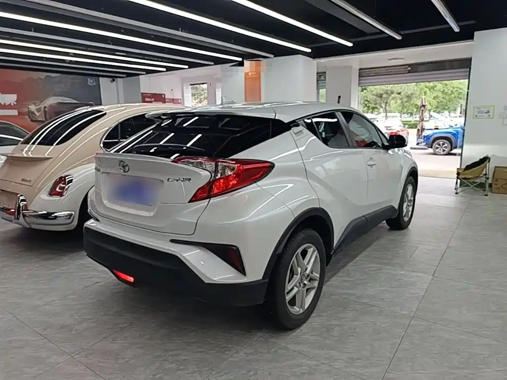 Toyota C-HR 2021 2.0L Comfort Edition фото 7