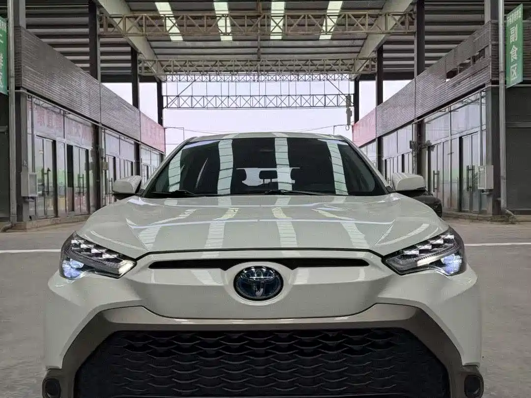 Toyota Frontlander 2023 2.0L Smart Hybrid Dual Engine Luxury Edition фото 2