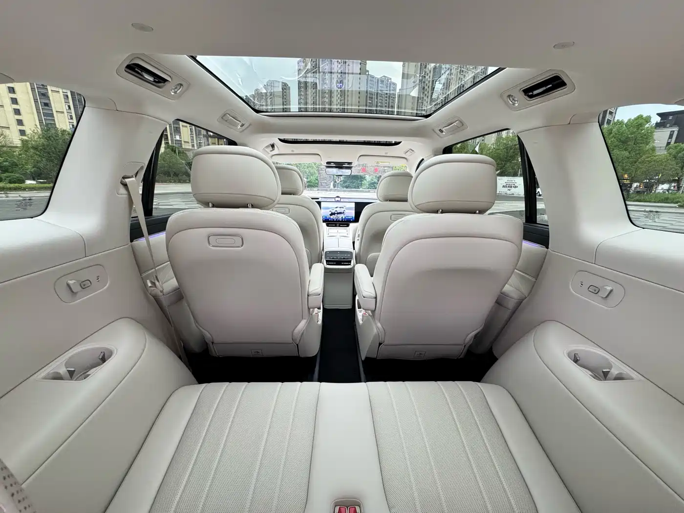 AITO Wenjie AITO M8 2025 Model Extended Range Max+ Edition 53.4kWh 6-Seater фото 9