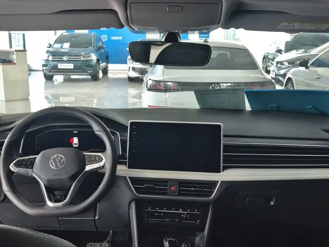 Volkswagen Tiguan L 2025 2025 330TSI Automatic 2WD R-Line Dragon Glory Edition