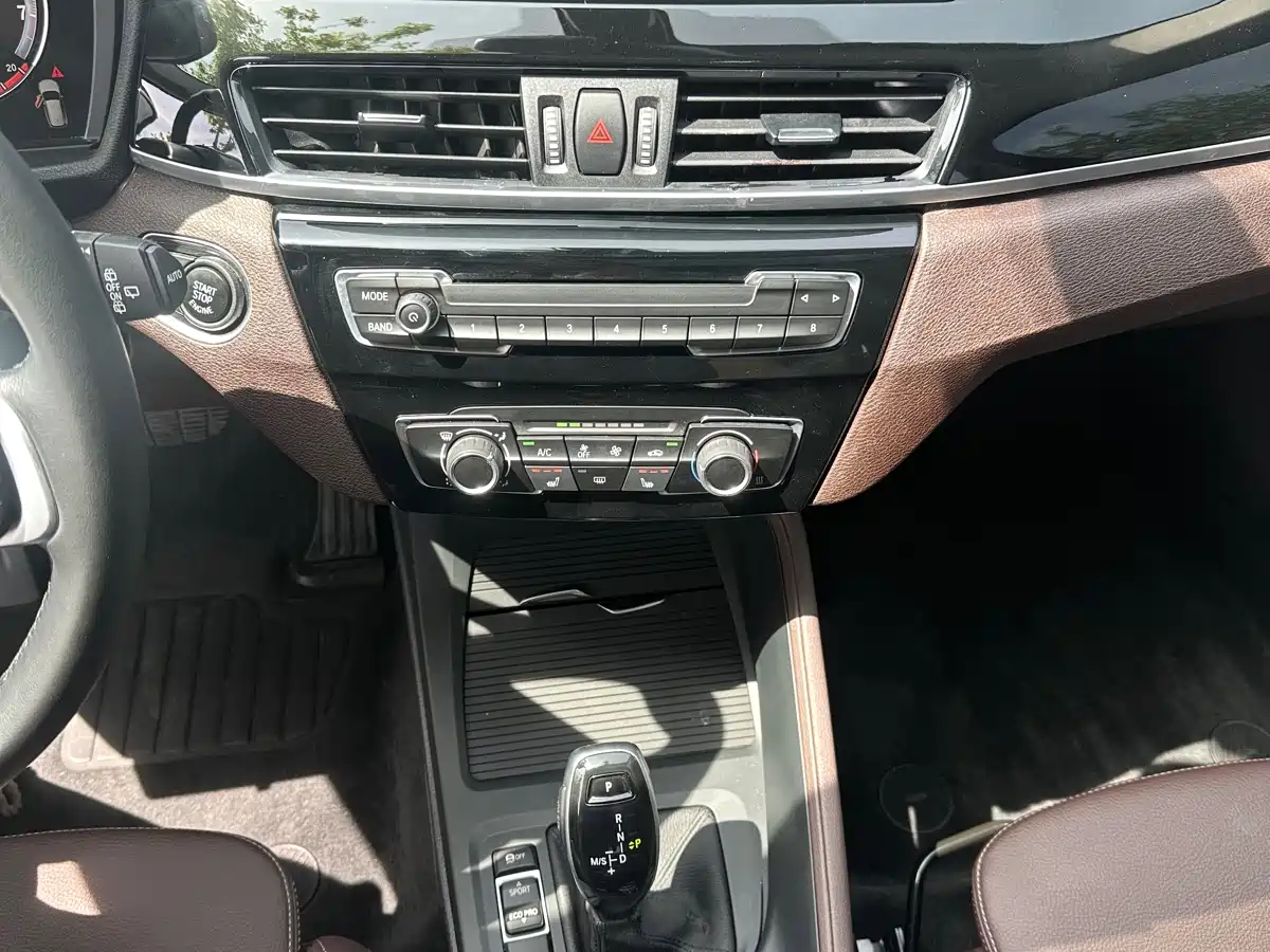 BMW X1 2022 sDrive20Li Fashion фото 14