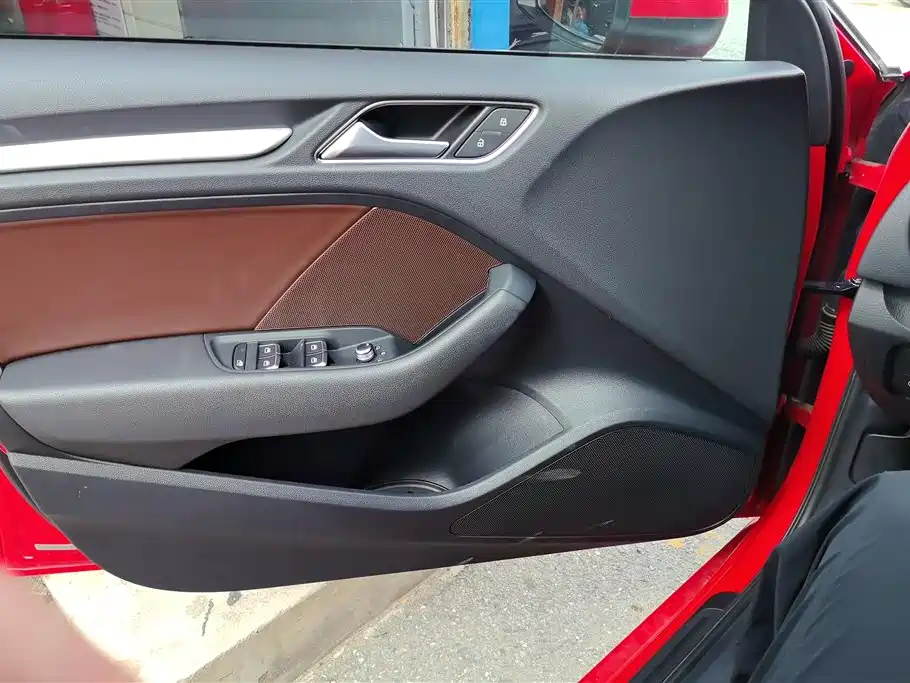 Audi A3 2015 Sportback 40 TFSI Automatic Comfort фото 7