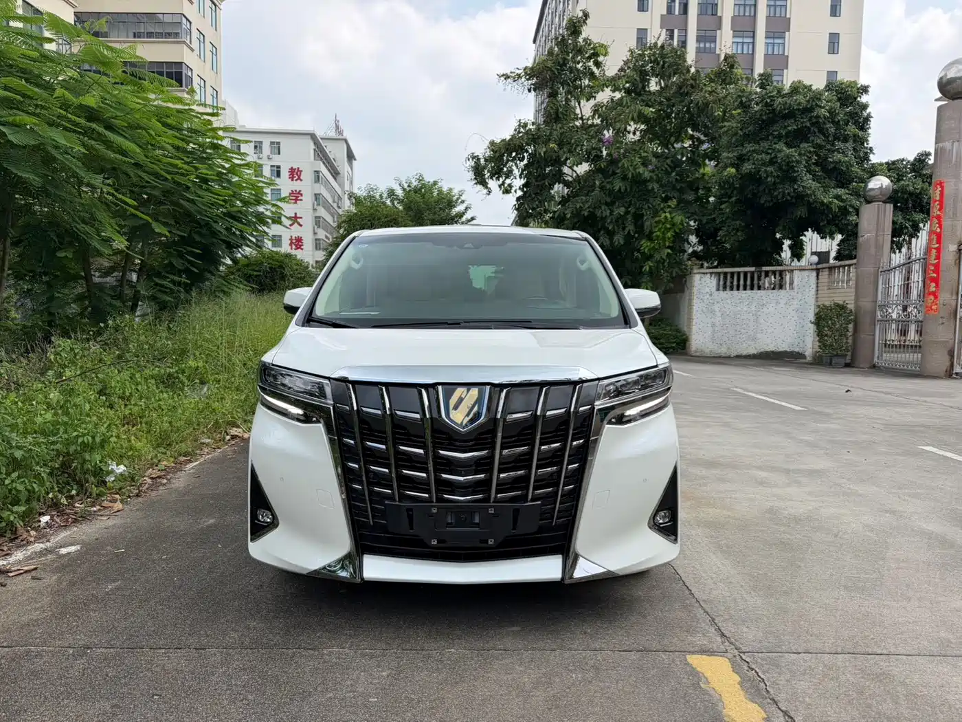 Фото 2 - Toyota Alphard